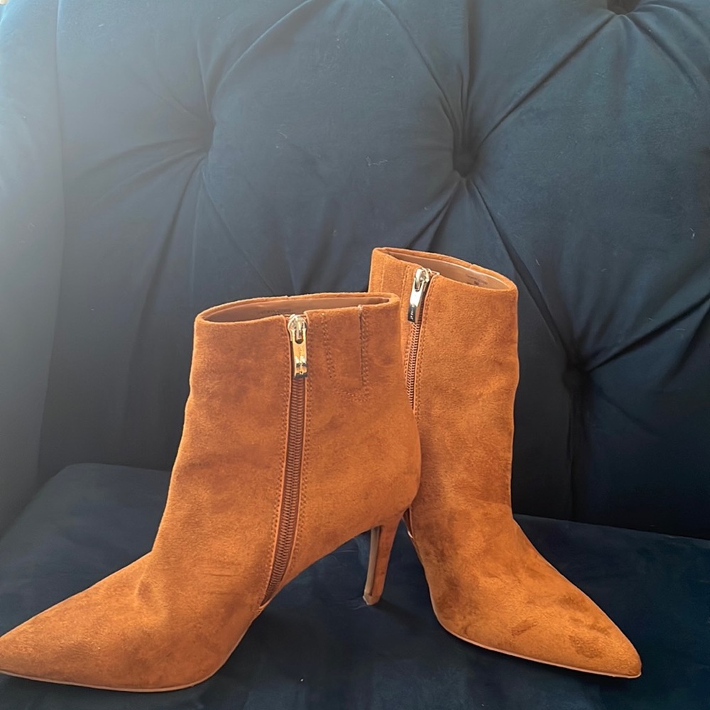 Steven Lizziey booties in camel